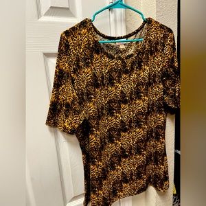 Leopard print fitted tee 3xl